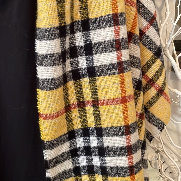 BNWT Perfect Big Scarf, Shawl, Wrap - Picture 4 of 8